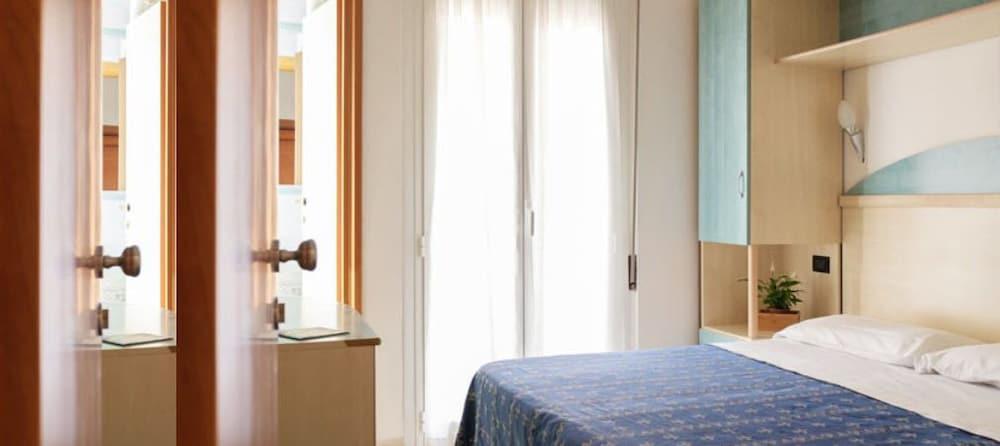 Hotel Kadett Rimini Ngoại thất bức ảnh